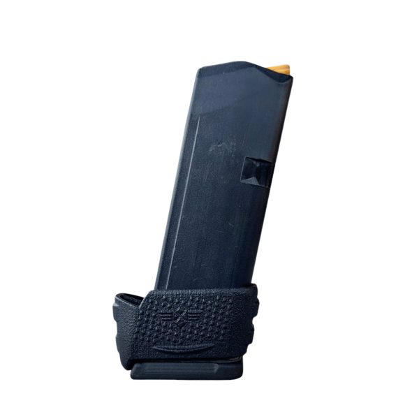 MAG26-15 facing right in black with an orange follower